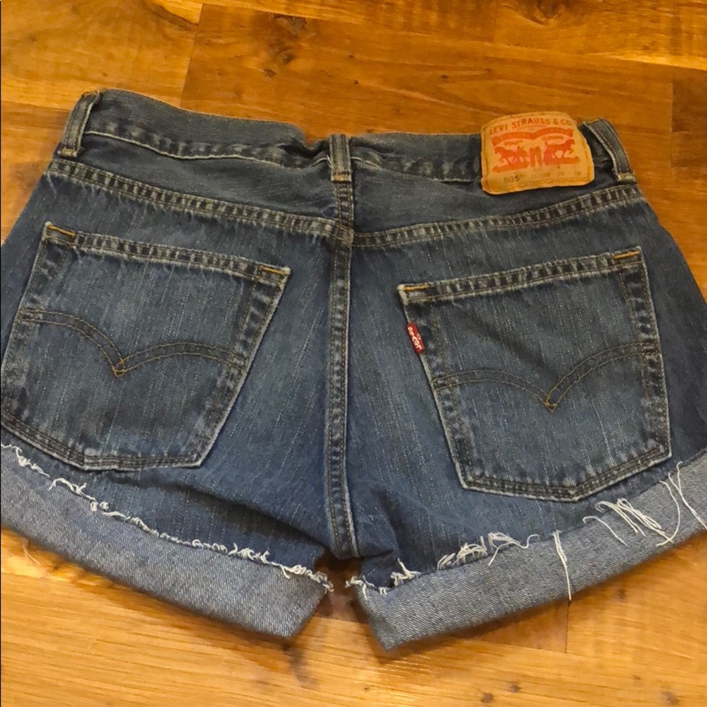 LEVIS MOM Jeans Cutoffs Distressed High Waisted